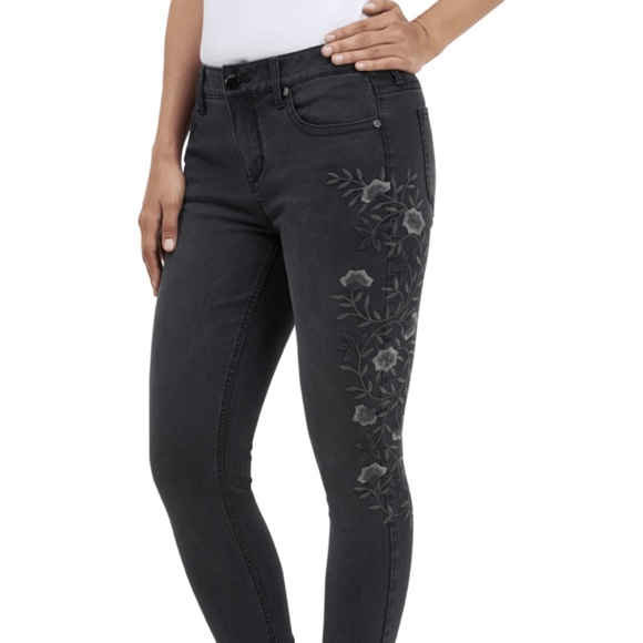 New. Size 4!!! NWT LAST PAIR - Picture 2 of 8